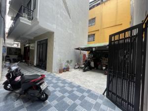BÁN ĐẤT NGAY SÁT PHỐ NGÔ GIA TỰ - MẶT TIỀN 4.5M - SH QUAY VÒNG- NHỈNH 5T